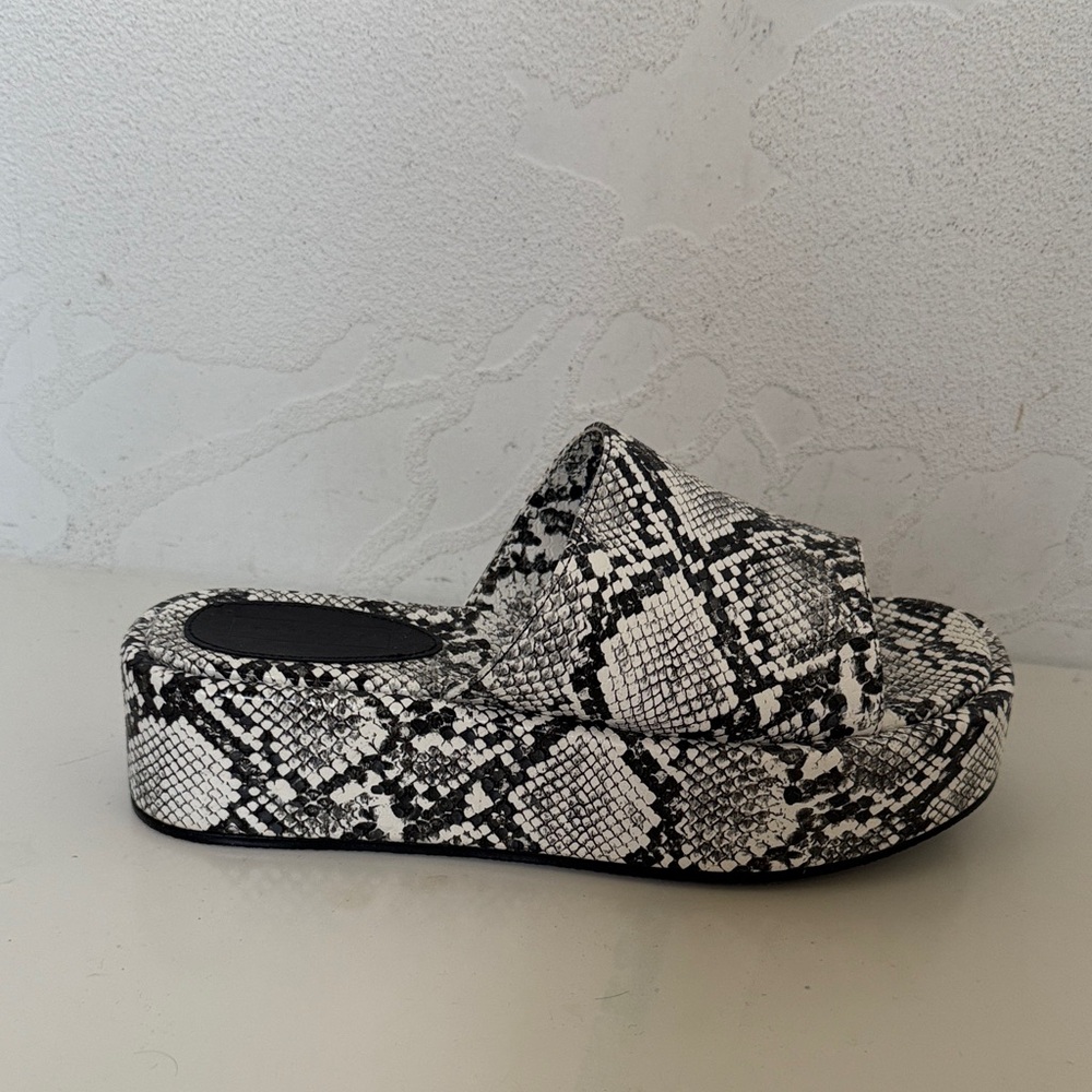 Topshop Women's Black White Snake Print Platform Slip on Sandals Size 36 - Picture 7 of 13